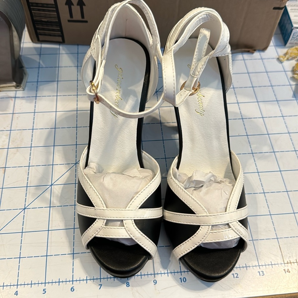 Get More Beauty Black & White Heels